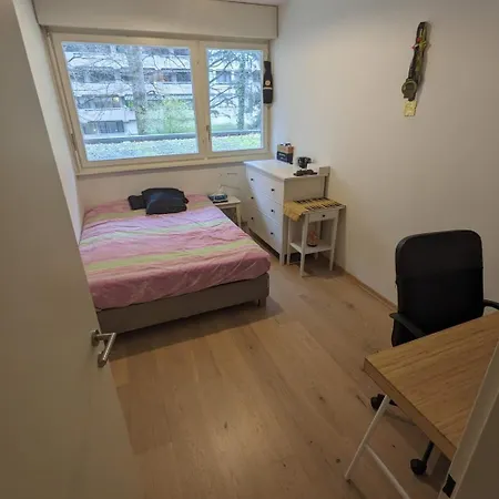 Habitación en casa particular Chambre En Colocation Dans Un Appartement De Haut Standing Au Coeur De Geneve - Quartier Champel *